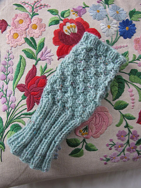 Diagonal Knot Mitts