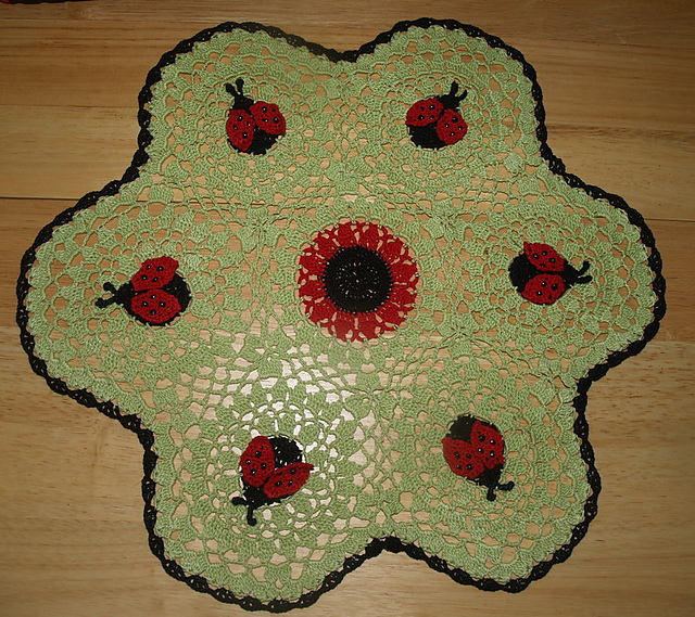 Ladybugs in Leaves Doily Pattern