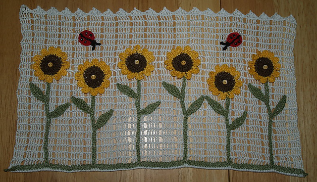 Fence With Flowers Doily Pattern