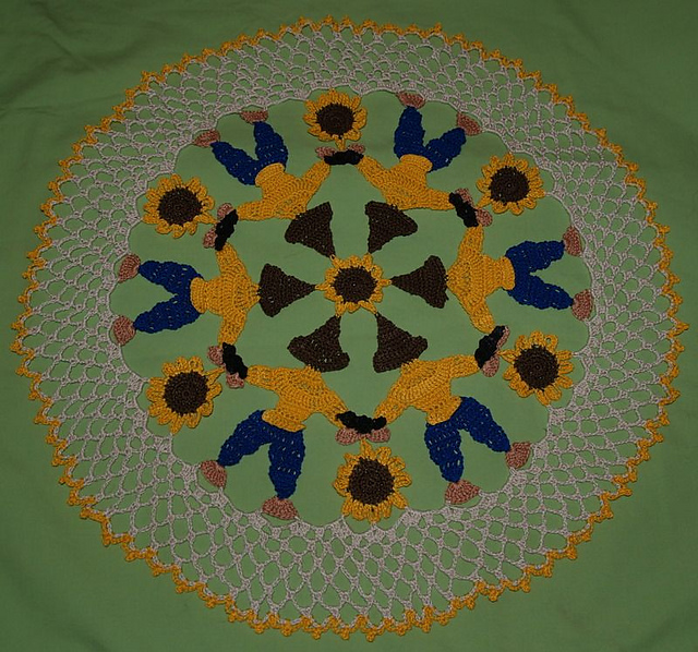 Scarecrows and Sunflowers Crochet Doily Pattern