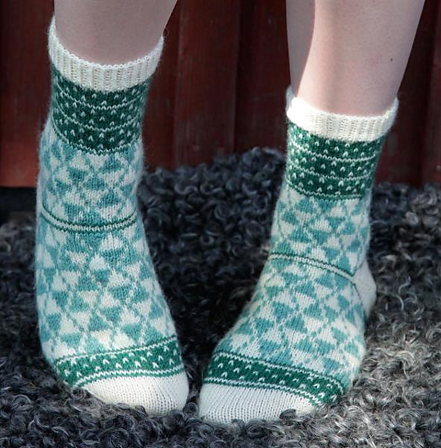 Ravelry: Lady Snow/Tant Snö pattern by Anna Bergman