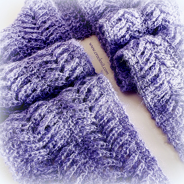 Double Arrow Scarf
