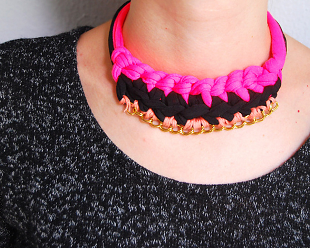 Knitter chain necklace