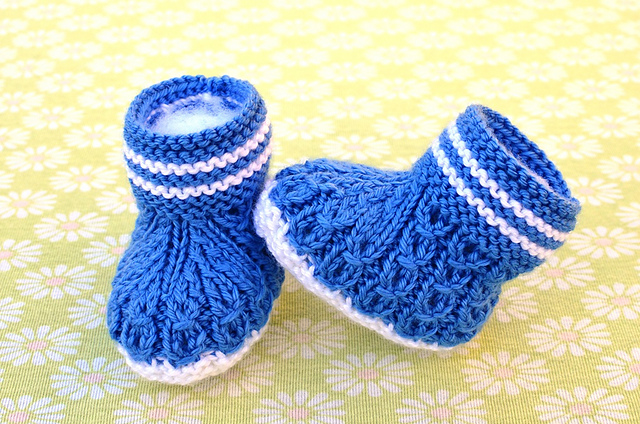 Mock Cables Boot Style Baby Booties