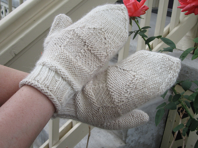 Acorn Mittens