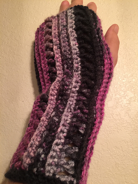 Textured Fingerless Mitts