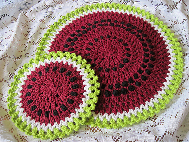 Ravelry: waTErMeLOn pLaCE Mats & hOT PaDs sET pattern by Jane Delcambre