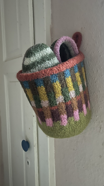 s(no)w waste basket