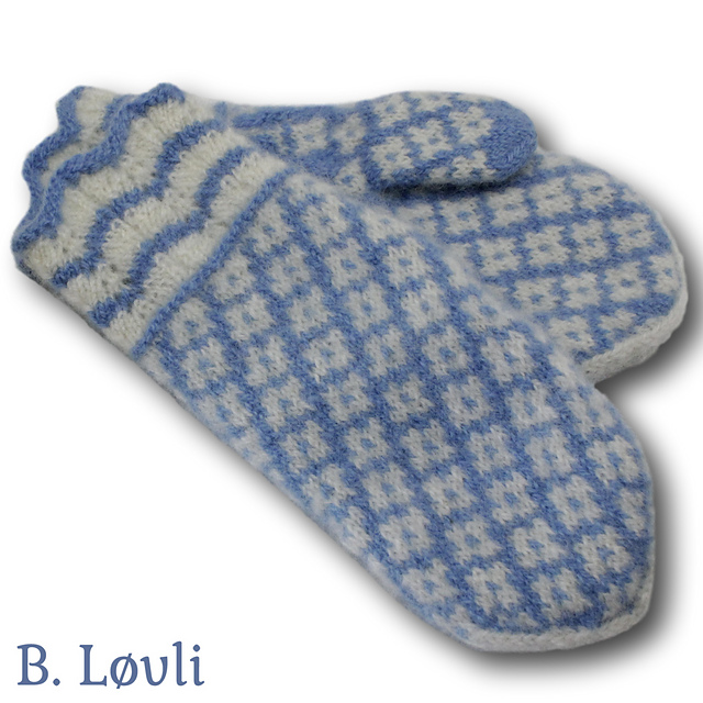 Ravelry: VårBlomst Votter pattern by StrikkeBea