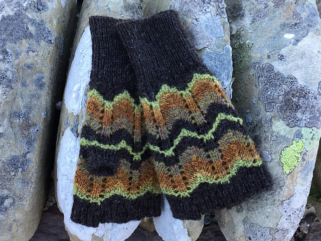 Landscape Lace Mitts