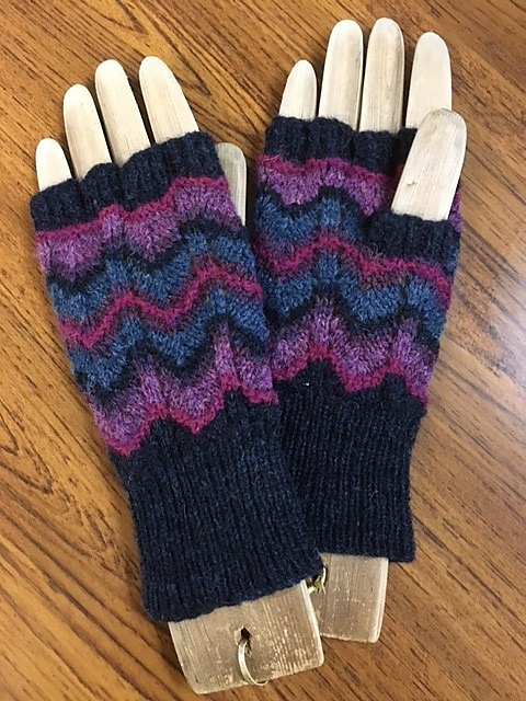 Cosmos Lace Mitts