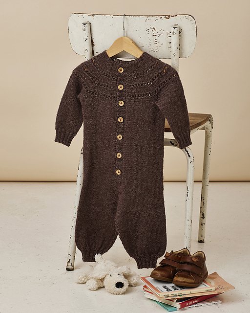 Round yoke suit