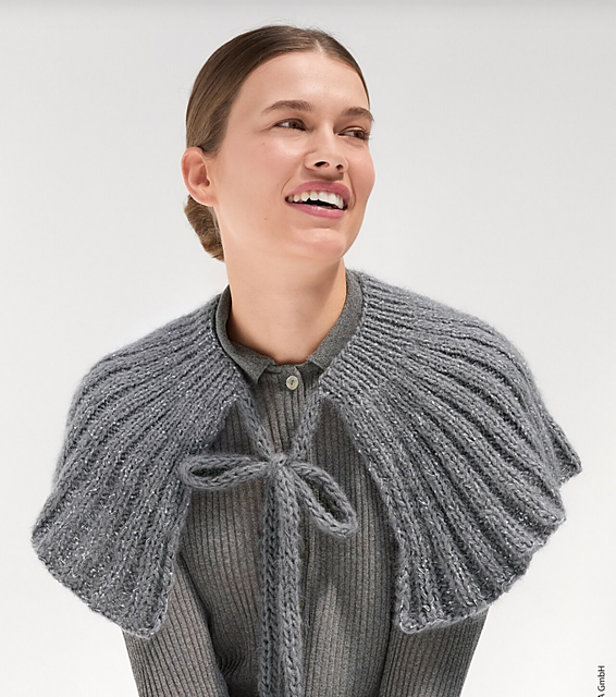 Cape with tie