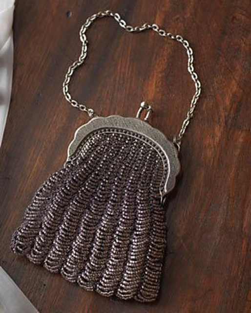Genteel Beaded Finger Purse