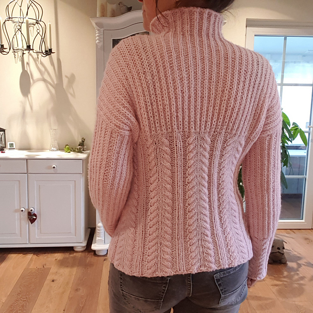 # 05 Pullover mit Zopf-Rippenmuster