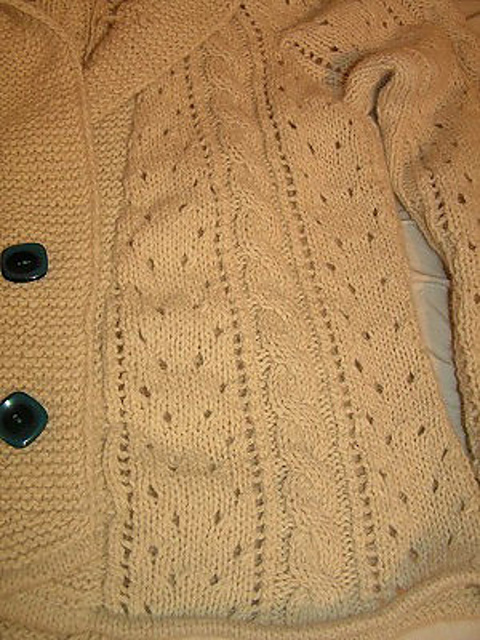 #05 Jacke mit Zopf-Lochmuster