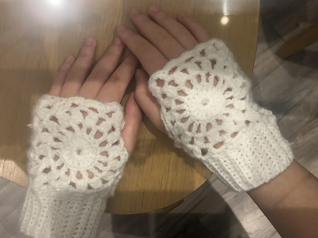 lacy granny fingerless mitts