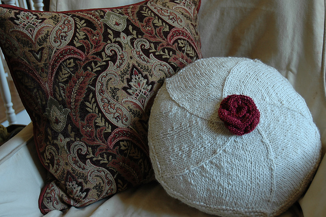 Creamy Round Pillow