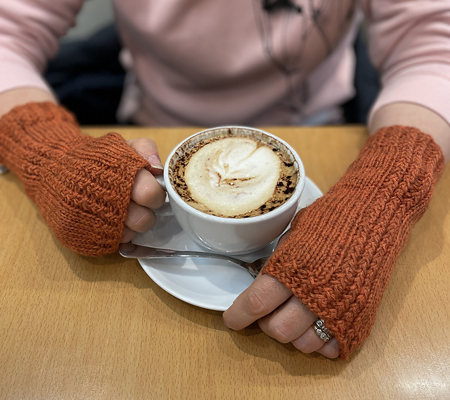 Kotipolku wrist warmers