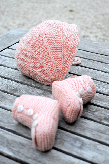 Angèle (hat and booties)