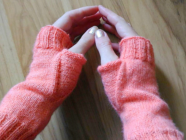 How I knit my fingerless mitts
