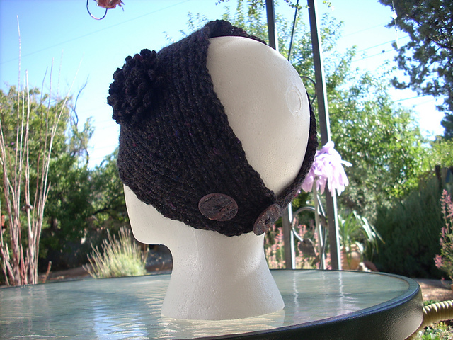 Ribbed and buttoned Headband