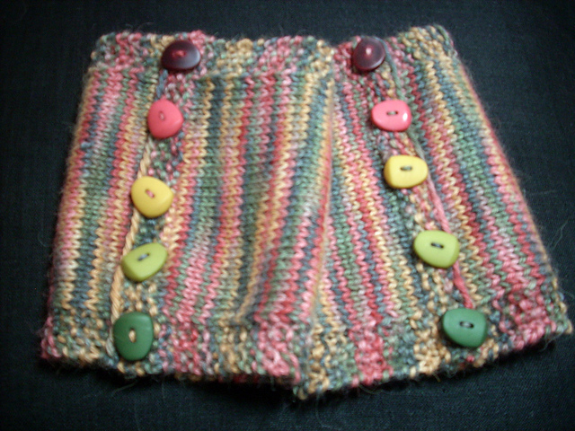 Wrist warmers with buttons