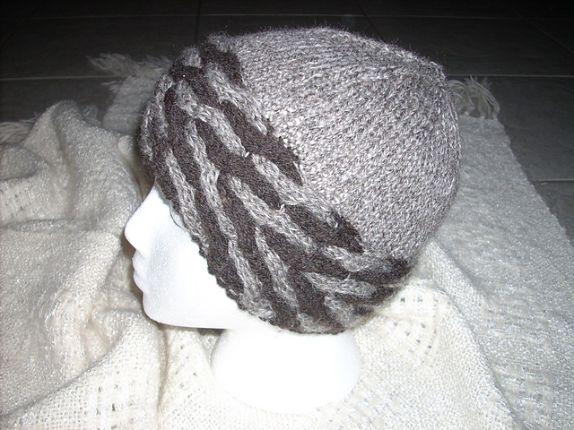 Dual colored Cabled Hat Pattern
