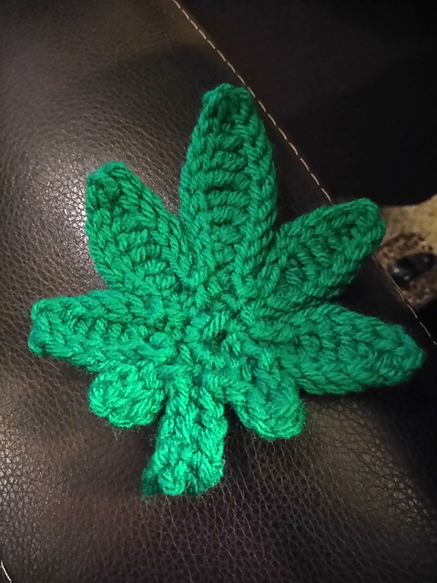 Crochet Pot Leaf