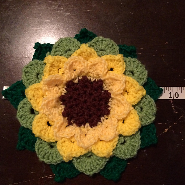 Ravelry Crocodile Sunflower Potholder pattern by Autumn Boynton