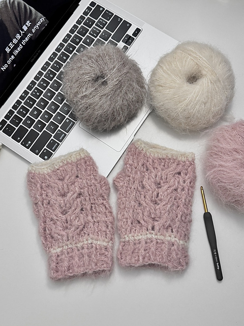 Cable Fingerless Gloves