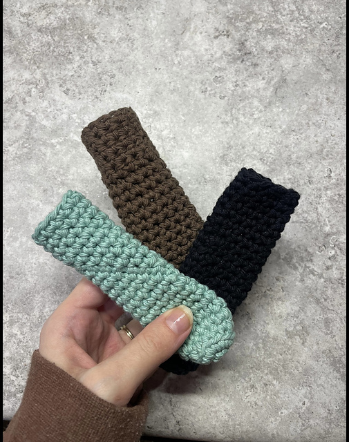 Ravelry Skillet handle cover pattern by Lillian Sexson