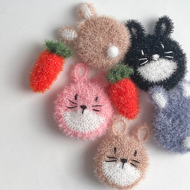 Rabbit & Carrot Scrubber