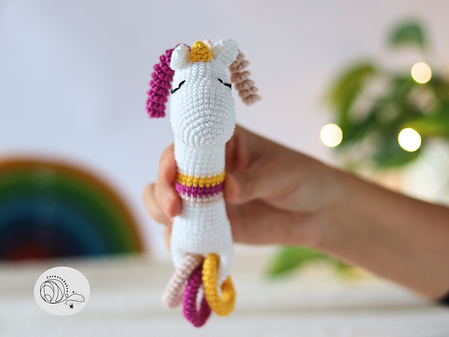 Unicorn rattle