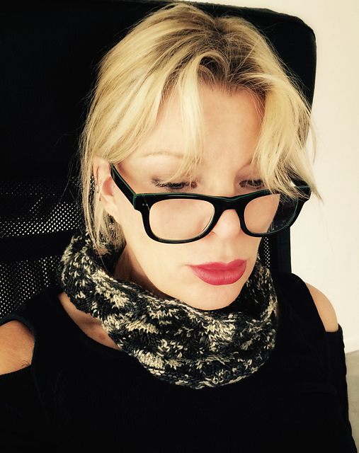 Horseshoe Lace Cowl