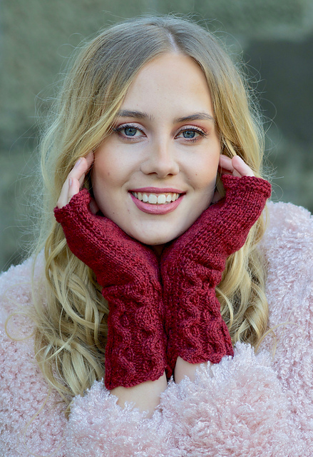 Alise Cable Mitts