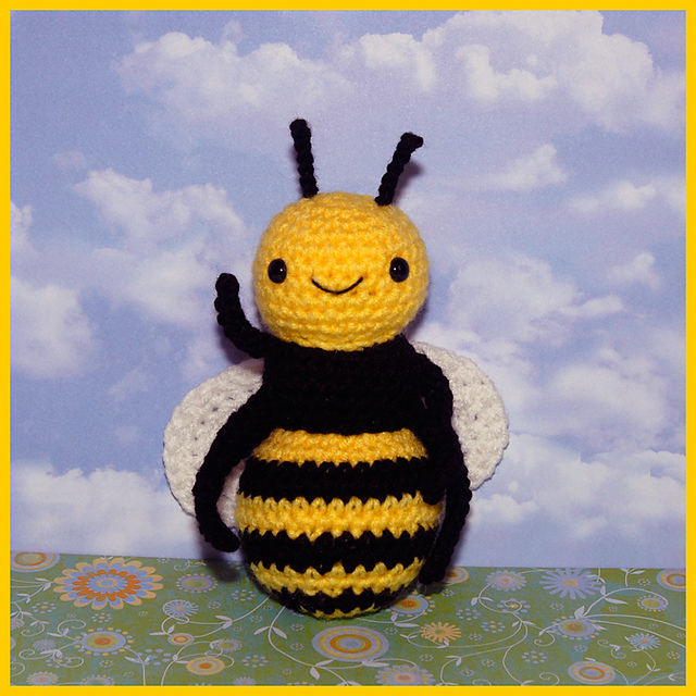 Buzzle Bee