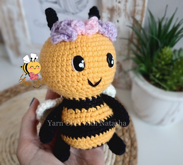 spring bee amigurumi