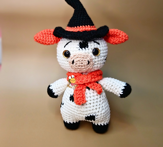 Witch's cow amigurumi