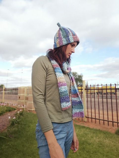 Ribbed beanie and scraf