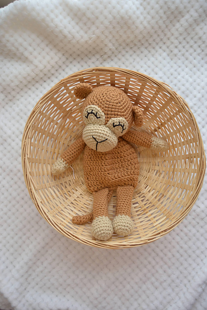 Amigurumi Monkey snuggler