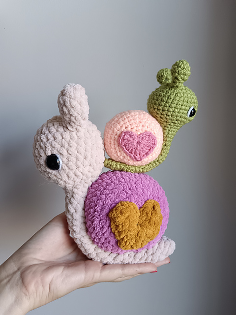 valentine snail amigurumi