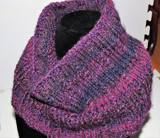 YaYa's Twisted Rib Cowl in Chunky Yarn