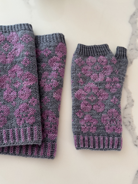 Deflora Fingerless Mittens