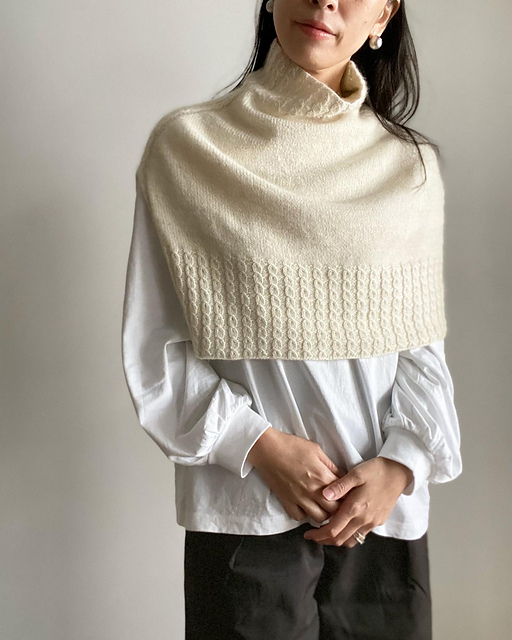 Ravelry: Snowflake Poncho & mittens pattern by Yuka Tomioka