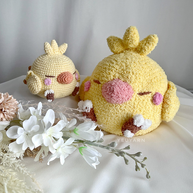 Ravelry: Fat Chocobo Chick pattern by yeu yarn