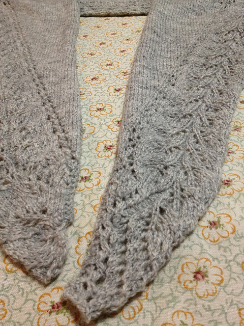 Ravelry: RainOfPearls' 葉っぱ模様のショール