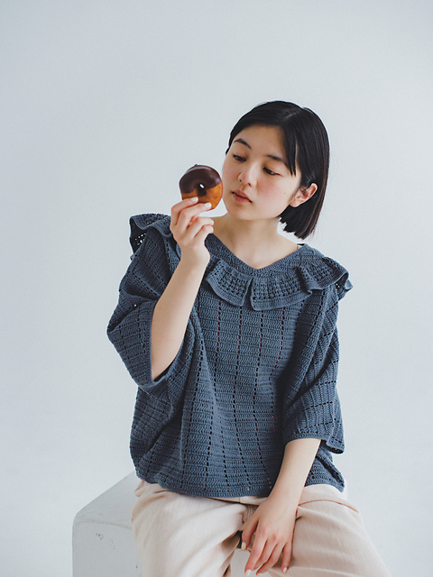 Ravelry: クロッシェフリルカラープルオーバー pattern by