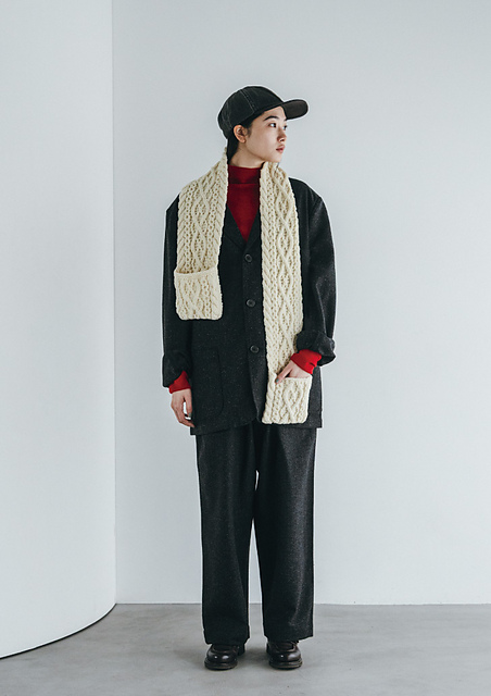 Ravelry: ケーブル模様のポケットマフラー pattern by YOKOTA CO,.LTD