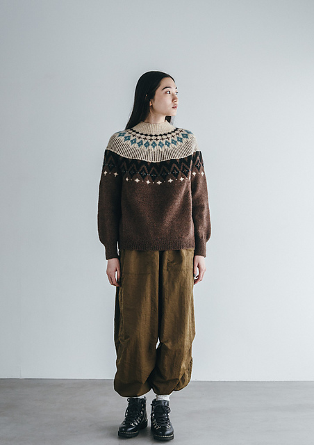 Ravelry: ラジアルライン & ダイヤの編み込みセーター pattern by